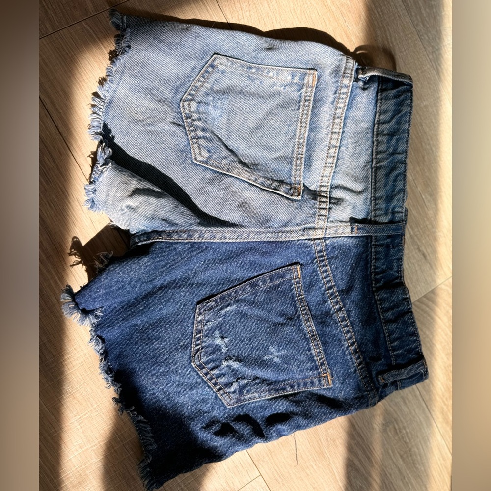 Junior two toned high waisted jean shorts size 12